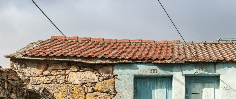 Fachada de casa na freguesia do Touro